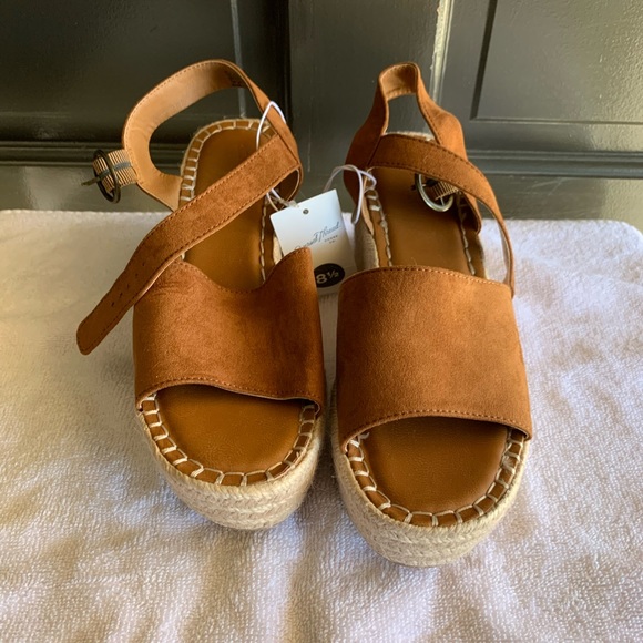 Universal Thread Shoes - NWT - Universal Thread wedge sandals size 8.5 - cognac